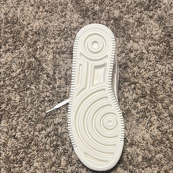 Nike Women's Sneakers - White and Purple - Picture 6 of 6